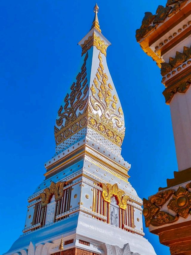 พระธาตุพนม – สถานที่ศักดิ์สิทธิ์คู่แผ่นดินอีสาน
