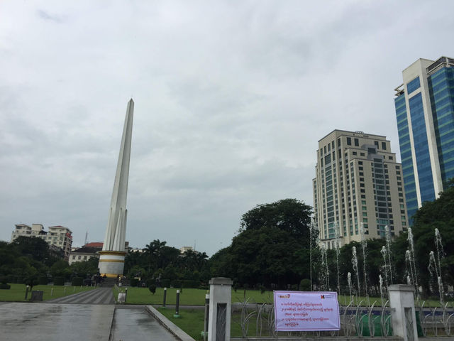 Hello Yangon! นั่งรถเล่นชมเมือง
