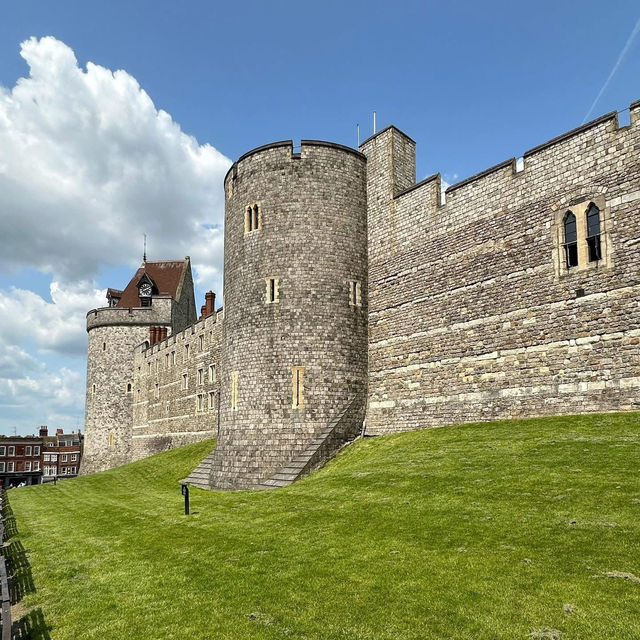 🏰 “Where Kings Sleep and Time Stands Still: A Day at Windsor Castle”