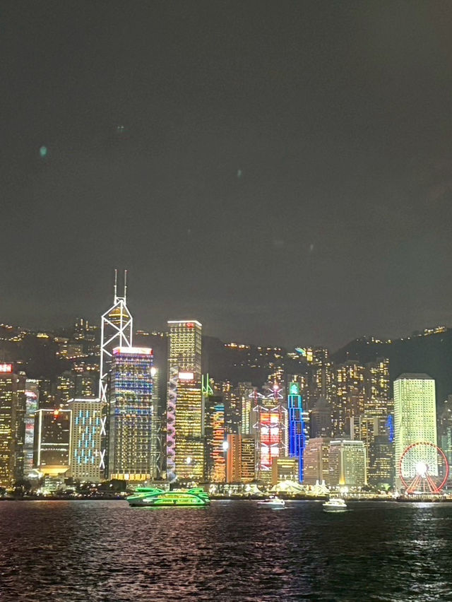 🚢 維多利亞港：在海風中，與香港心跳共振的夜