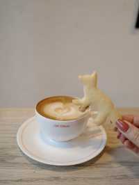 🌟【青山 Café Kitsuné（カフェ キツネ）】和モダン空間で愉しむ、こだわりの一杯とスイーツ🎨