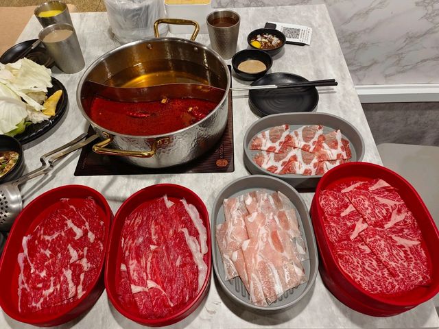 拼什鍋和牛烤串火鍋放題中壢威尼斯店