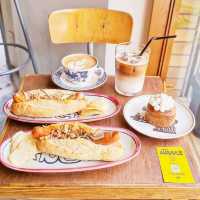 In the MIDDLE cafe