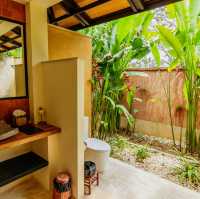 A Secluded Sanctuary of Tropical Elegance
