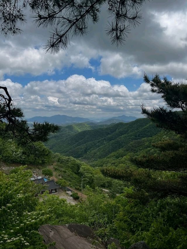 Lotus Peaks & Laid-back Trails, Yeonhwasan