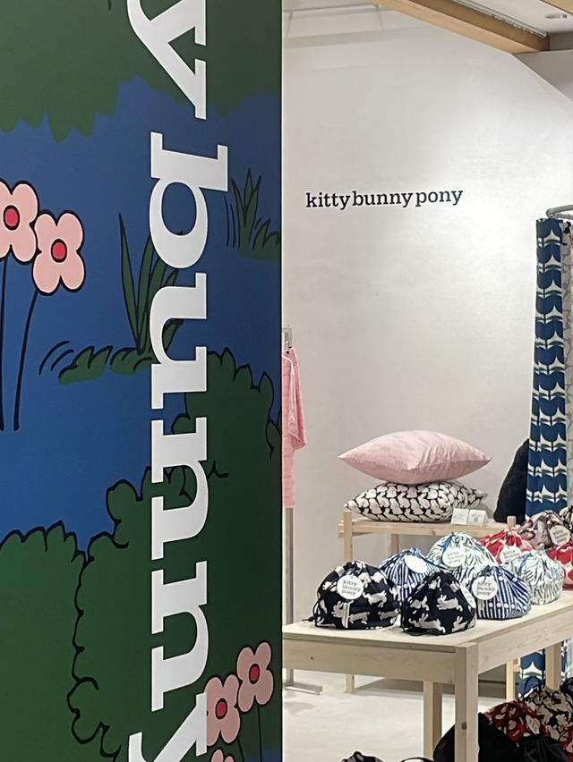 新宿のNEWoManで kittybunnypony pop-up🩵🩵
