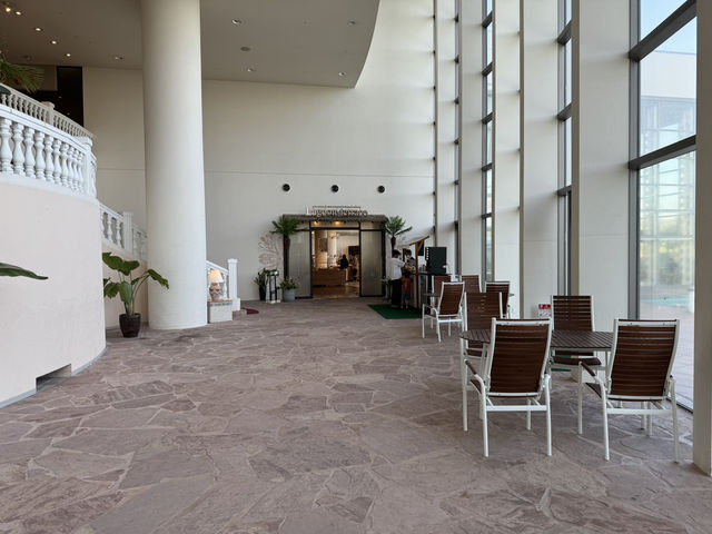 🏨 Holiday Inn Resort Miyazaki – Comfortable Stay by the Sea 🌊
