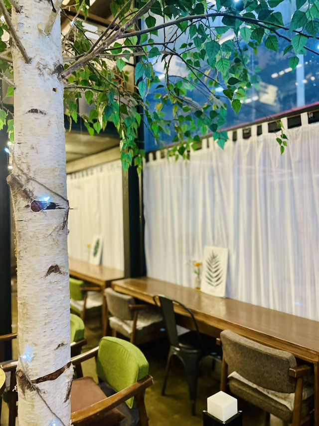 The cafe Cen'áele