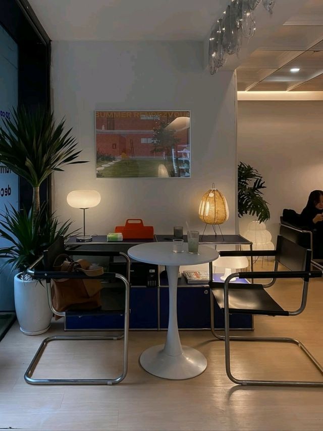 Jo Coffee & Space