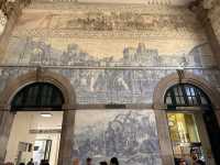 【Porto São Bento駅｜20,000枚のアズレージョに包まれた物語のホール】