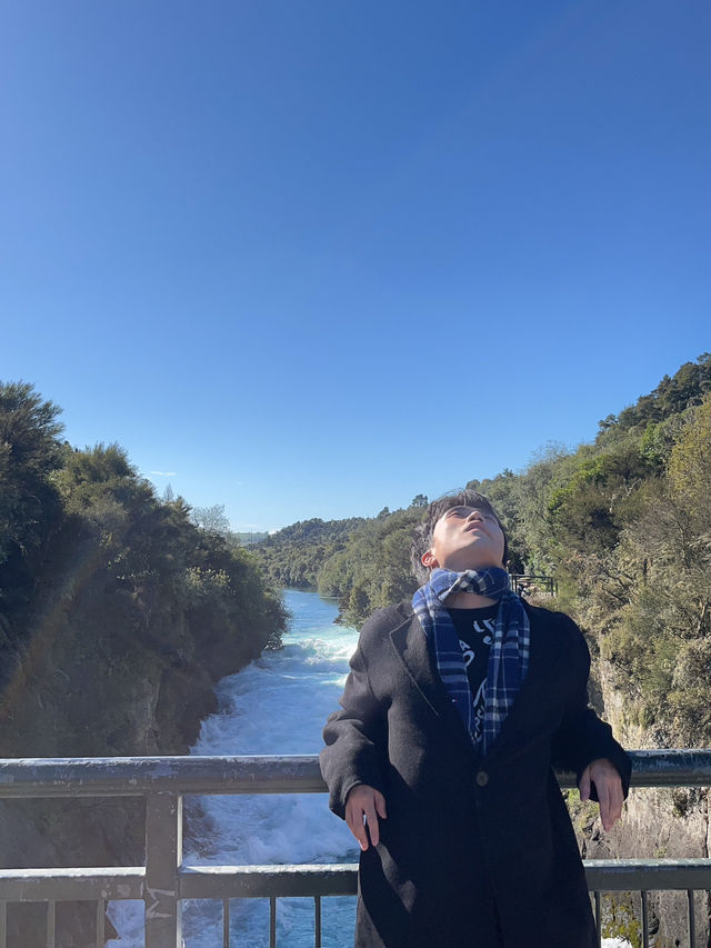 🌊胡卡瀑布｜紐西蘭北島最狂藍色洪流，一秒噴發22萬公升！