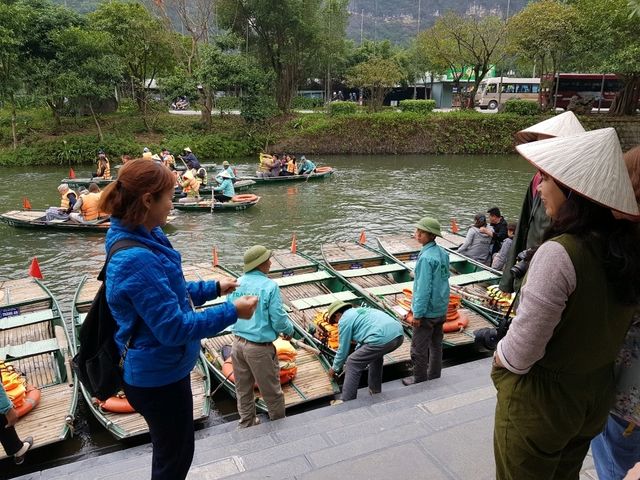 🛶 물 위에서 만난 베트남의 참모습 – 닌빈 보트 투어 🇻🇳