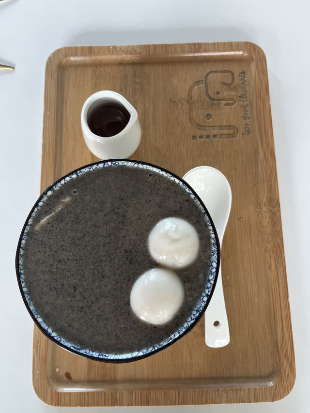 Sweet Sips & Silky Treats: A Chill Stop at Two Good Elephants Café, Sitiawan
