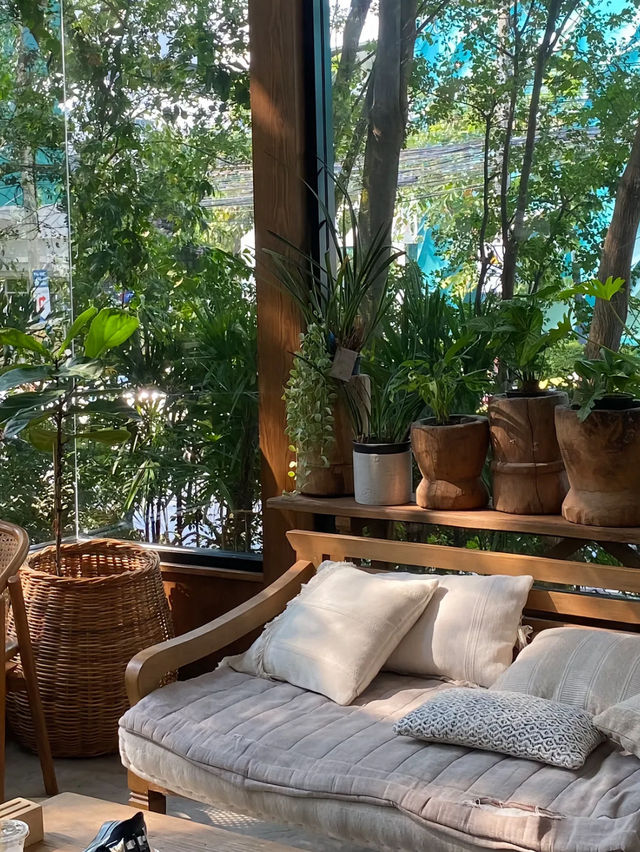 "มีวนา (Mivana Coffee) คาเฟ่ย่านศรีนครินทร์บางนา