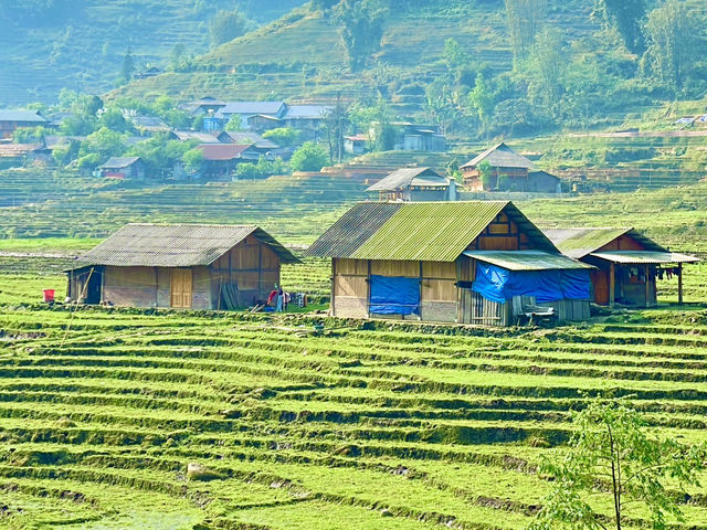 The village offers stunning valley views👍😎🥰👫