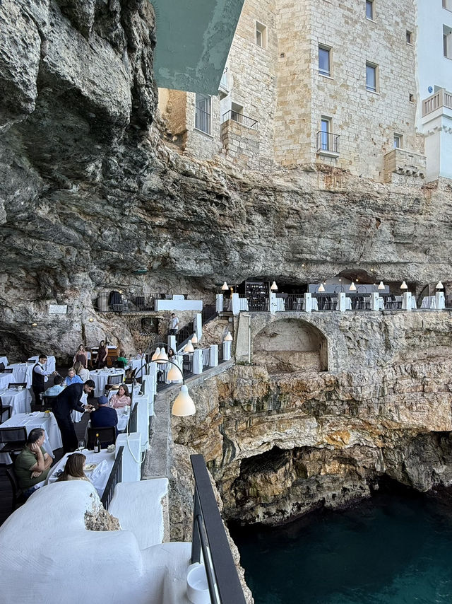 🇮🇹 G R O T T A  P A L A Z E S E  •  a cave restaurant🍴🍒