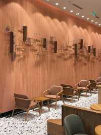 Starbucks Lotte Liễu Giai offers a familiar