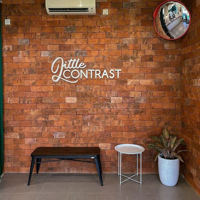 Little Contrast Cafe