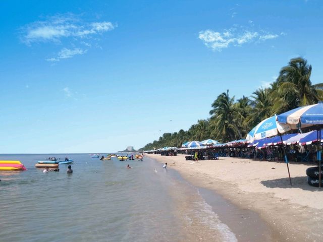 🌊 : Bangsaen beach หาดบางแสน ชลบุรี