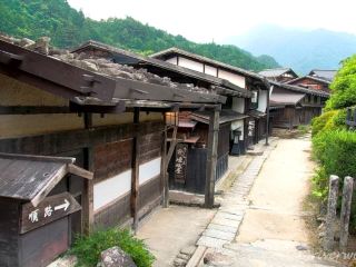 [Nagano] Former post town of Kiso's Tsumago-juku is flooded with foreigners