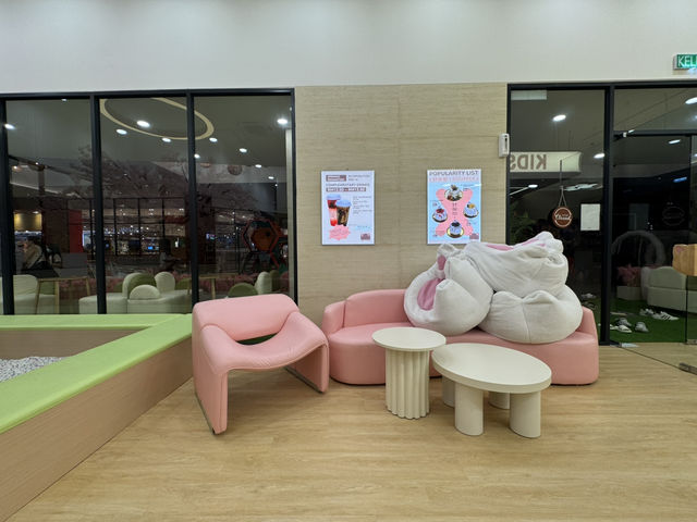 🐾 Kids X Cats Cafe — Fluffy Friends & Playful Vibes