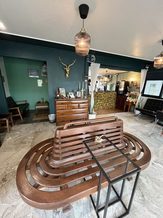 แวะพักจิบกาแฟชิคๆ ที่ Rico คาเฟ่ริมสุขุมวิท นายายอ