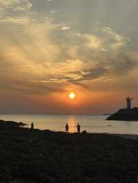 할미·할아비바위 너머 붉은 노을에 물든, 꽃지해수욕장에서의 감성 산책 🌅✨ 