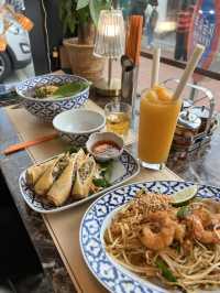 서울 서촌에 숨어있는 태국 현지 감성 충만한 맛집, **알로이막막 (Aloey Mag-Mag
