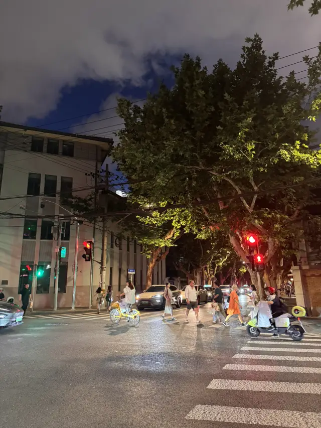 Sunny Day Stroll Through Modern Architecture - So Chill