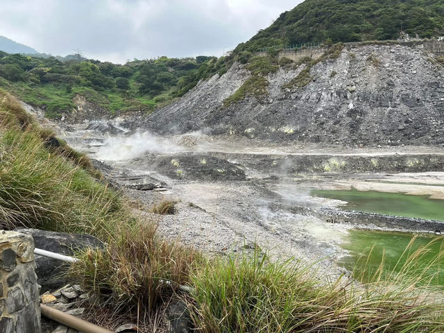 🌋 Xiaoyoukeng – The Volcanic Heart of Yangmingshan 🌿