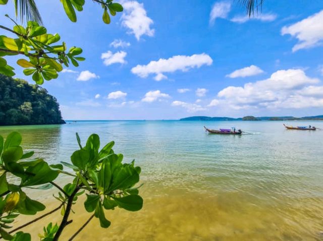 끄라비 아오낭 비치(Ao Nang Beach) – 천혜의 절벽 해안
