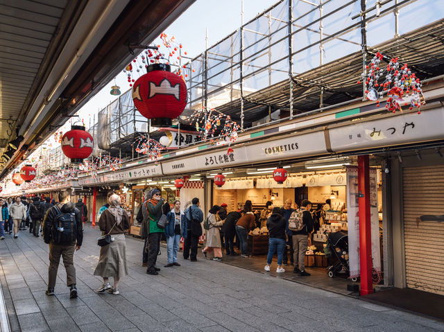 NAKAMISE STREET — The Soul of Asakusa
