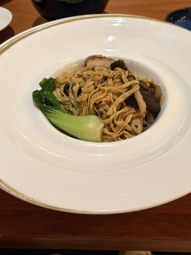 【シャングリラホテルにて】本格中華料理🍽️✨ 【シャングリラホテルにて】本格中華料理🍽️✨