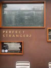 Perfect Strangers คาเฟ่กึ่งบาร์สุดเท่
