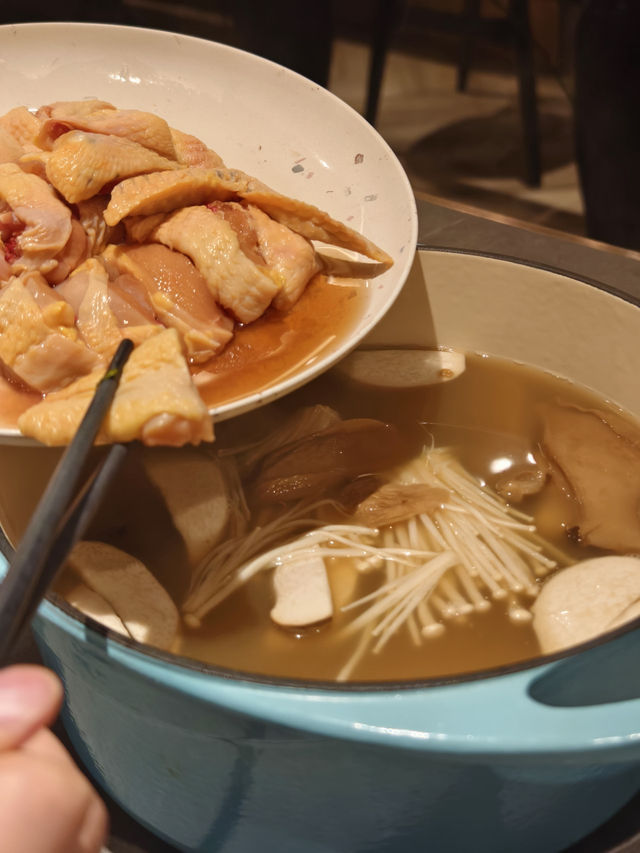野菌雞鍋,鮮味十足 野菌雞鍋,鮮味十足