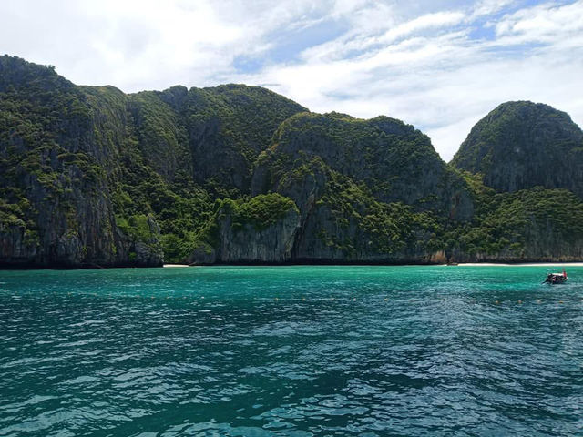 เกาะพีพี สวยงามตามท้องเรื่อง 🌊 เกาะพีพี สวยงามตามท้องเรื่อง 🌊