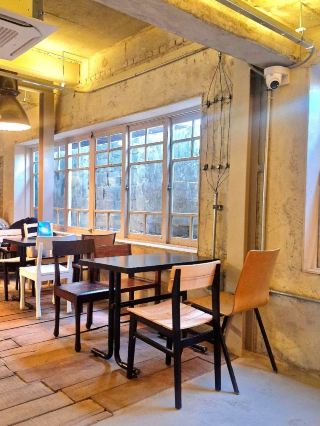 A cafe with this kind of atmosphere in a Busan alley? A review of this emotionally charged space!✨