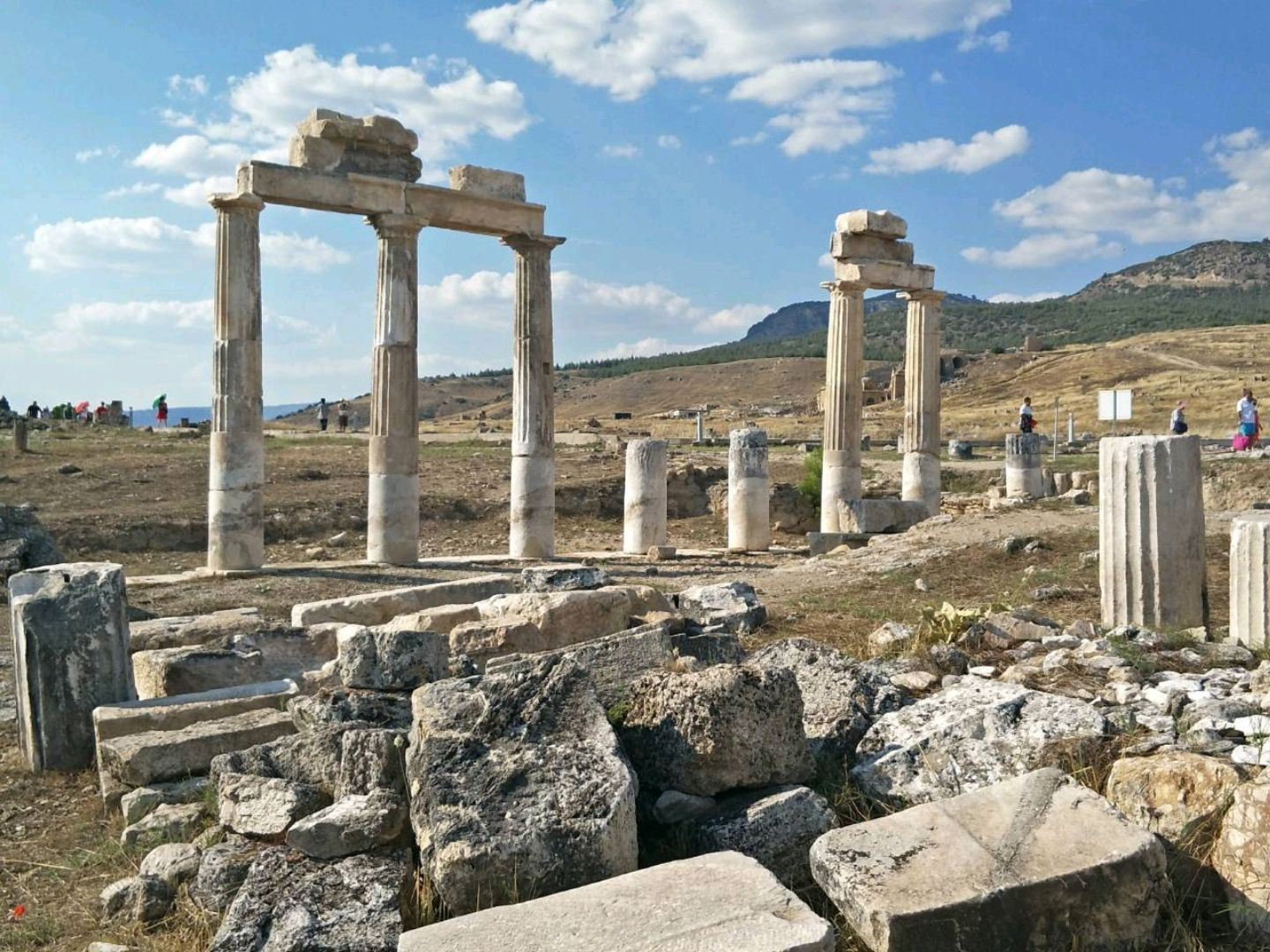古代的溫泉療養聖地#希拉波利斯古城(Hierapolis)土耳其代尼茲利省棉堡｜Trip.com 棉花堡
