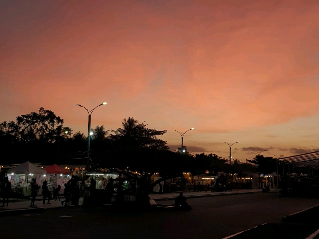 Đường đi bộ ven vịnh Puerto Princesa