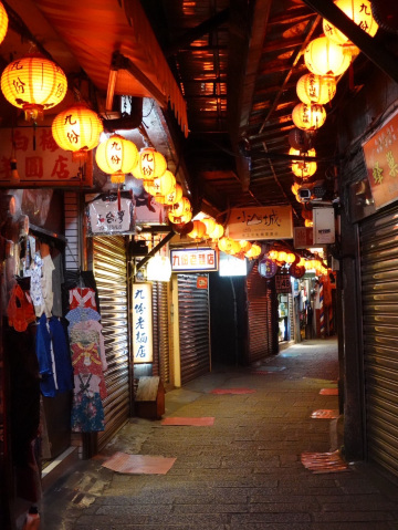 静けさを取り戻した夜と早朝の九份 | Trip.com — Тайвань