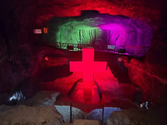 ⛏️ 地下奇蹟｜走進哥倫比亞190米深處的鹽之教堂