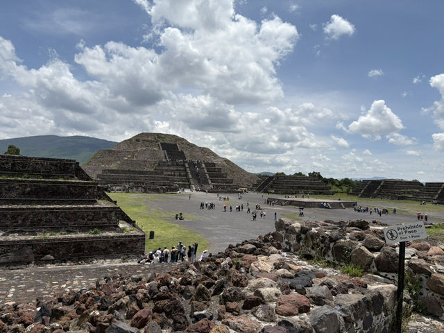 One Perfect Day in Mexico City: Pyramids, Polanco & Chinatown Flavors