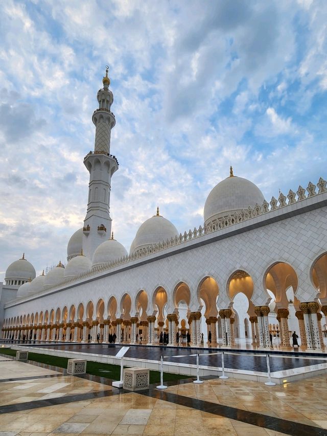 🕌🤍✨ Sheikh Zayed Grand Mosque – The Pearl of Abu Dhabi ✨🤍🕌