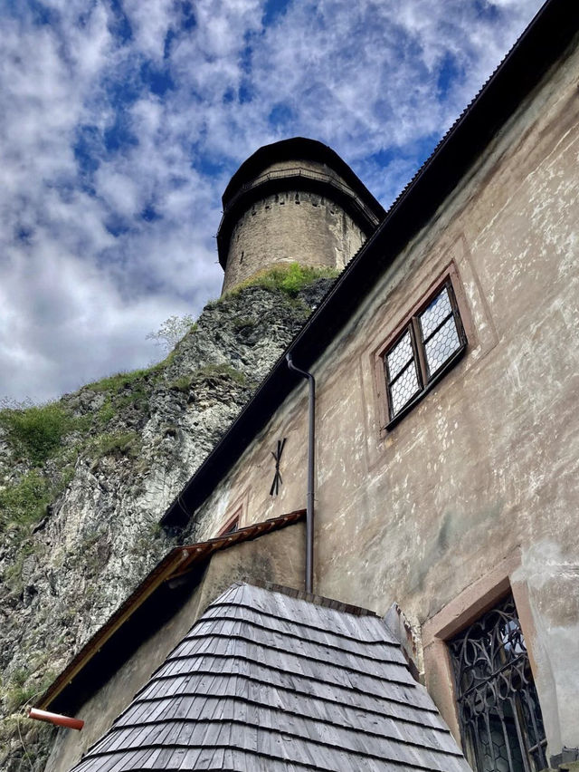 Train trip to Orava Castle 🚂