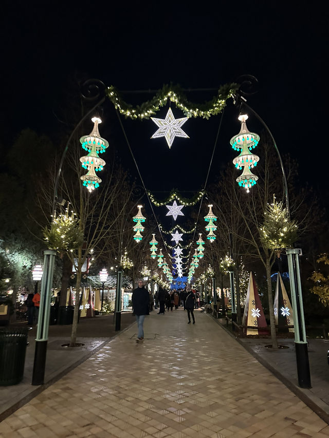 【來到哥本哈根體驗聖誕？Tivoli 主題樂園的聖誕氣氛滿足你！】