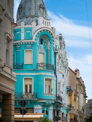 🏛️ Where Art Nouveau Meets the River – Oradea, Romania