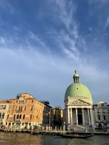 🌊 Venice – The Floating City of Dreams 🛶✨