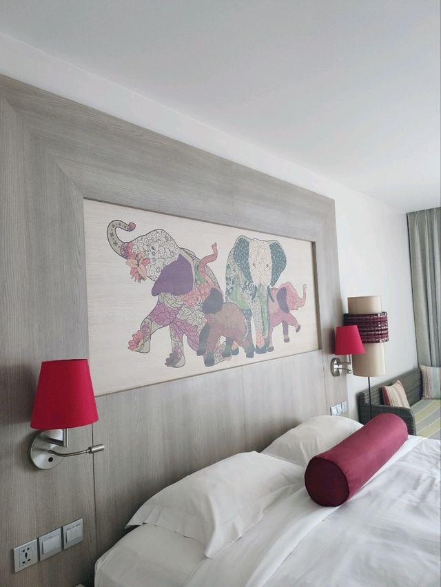 [Пхукет] Спокойный отель в шумном Патонге Ramada by Wyndham Deevana