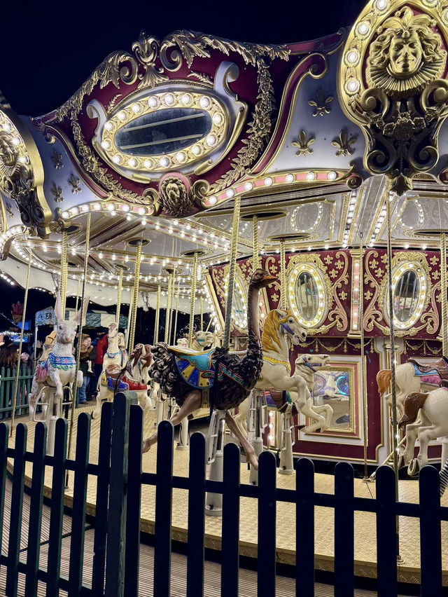 The scent of roasted chestnuts and gingerbread fills Hyde Park Winter Wonderland! 🌰🍪 The scent of roasted chestnuts and gingerbread fills Hyde Park Winter Wonderland! 🌰🍪