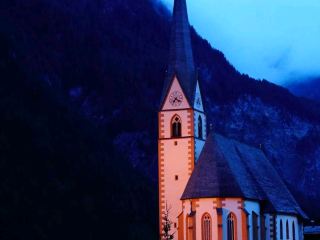 มนต์เสน่ห์แห่งโบสถ์ยามพลบค่ำ✨